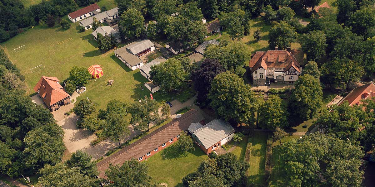 Luftaufnahme des Bildungszentrums Heimvolkshochschule Hustedt e.V.